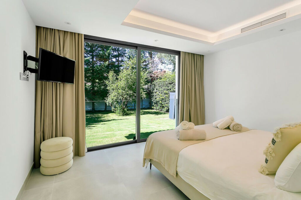 Detached Villa Cabopino Málaga - image 42