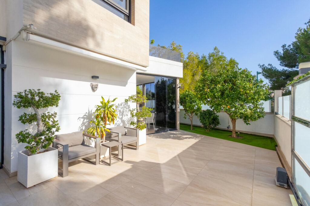 Detached Villa Villamartin Alicante - image 42