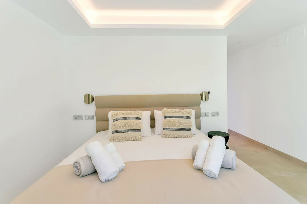 Detached Villa Cabopino Málaga - image 43