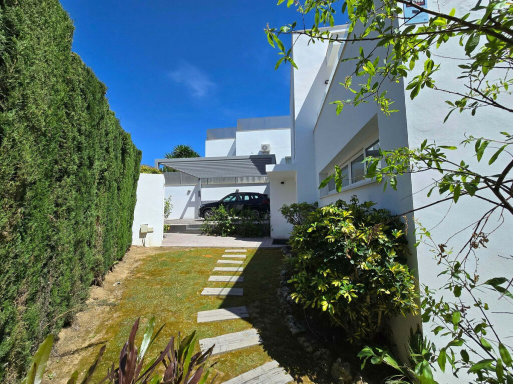 Detached Villa Torreblanca Málaga - image 46