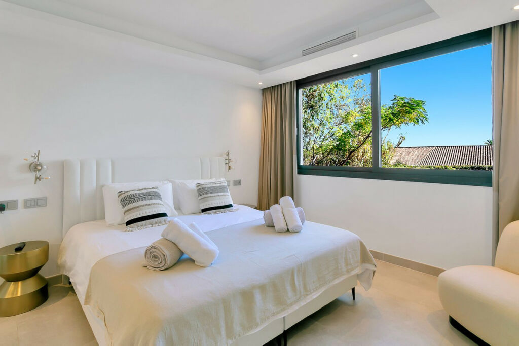 Detached Villa Cabopino Málaga - image 47
