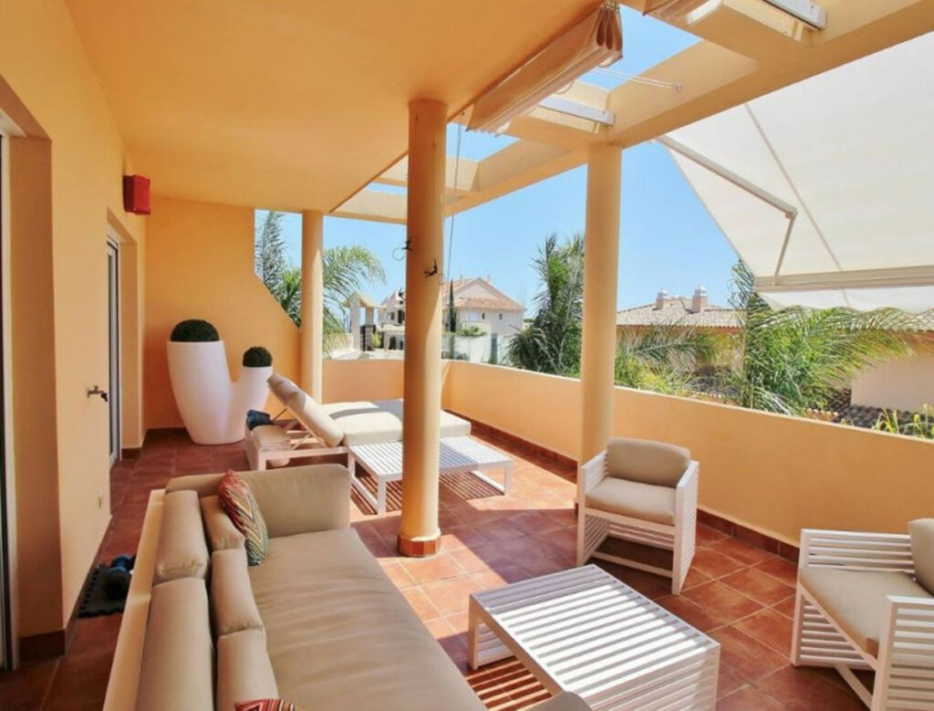Middle Floor Apartment Nueva Andalucía Málaga - image 5