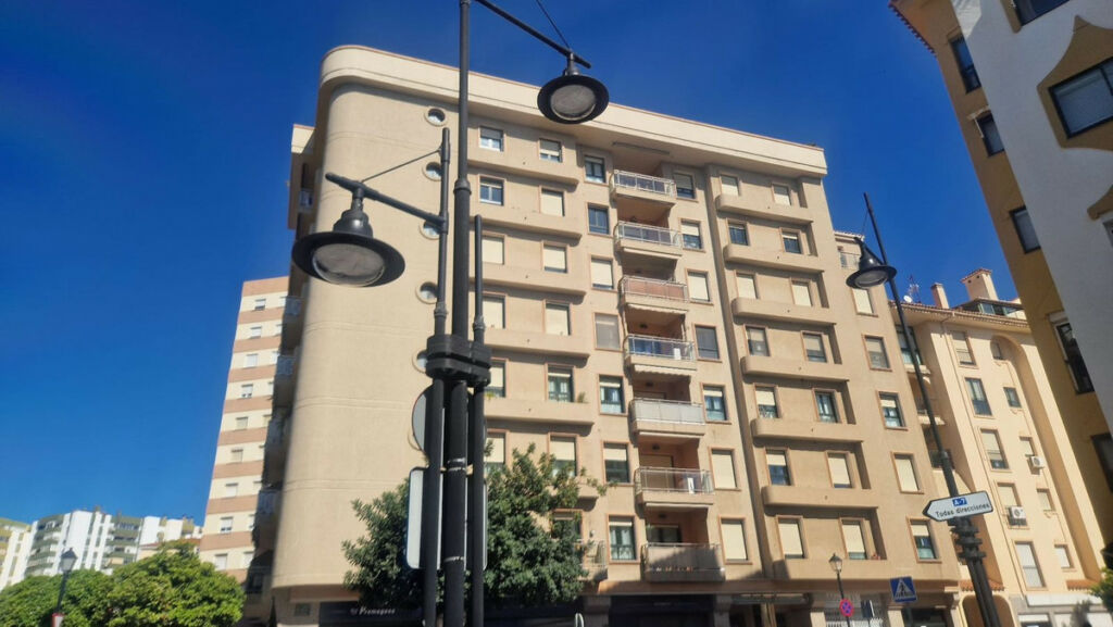 Middle Floor Apartment Fuengirola Málaga - image 5