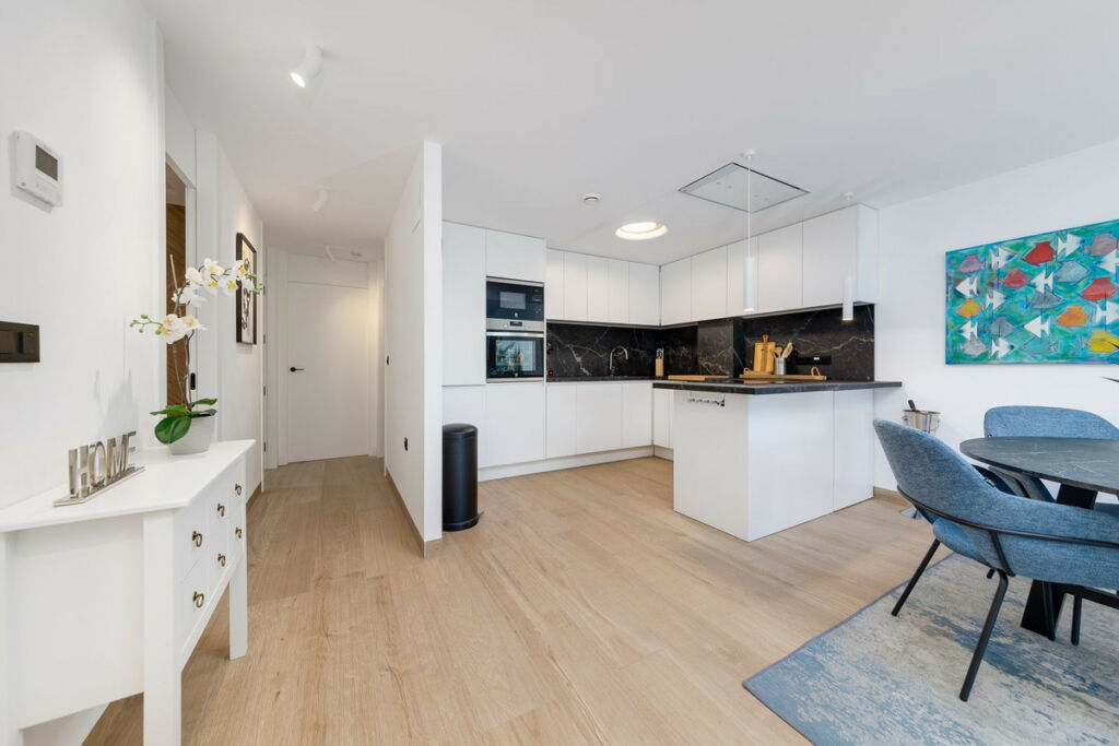 Middle Floor Apartment Torrevieja Alicante - image 5