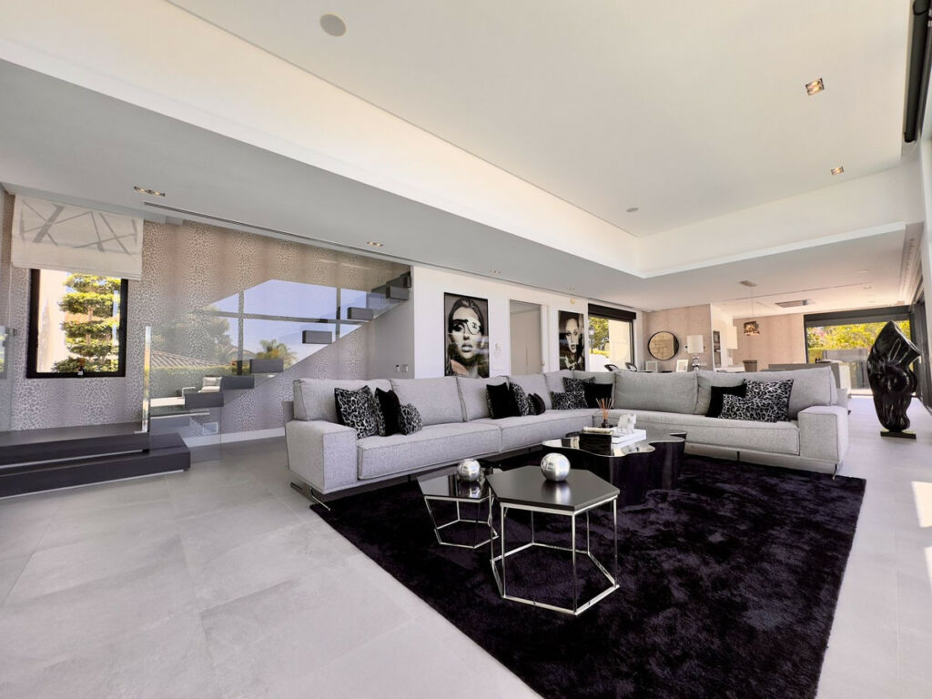 Detached Villa Los Monteros Málaga - image 4