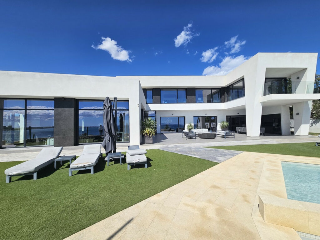 Detached Villa Cabo Roig Alicante - image 5