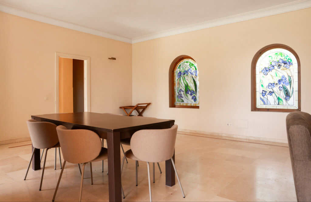 Detached Villa Estepona Málaga - image 5