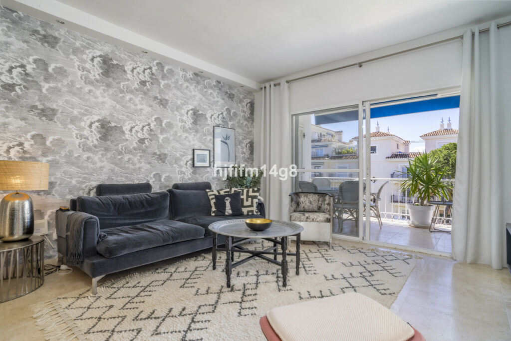 Middle Floor Apartment Puerto Banús Málaga - image 5