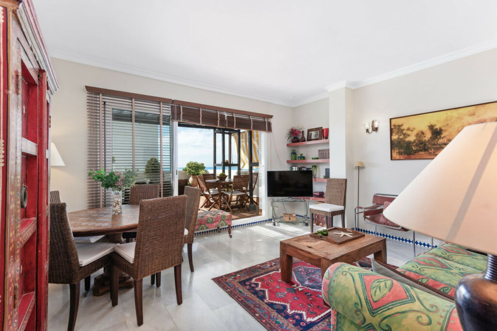 Middle Floor Apartment Estepona Málaga - image 6