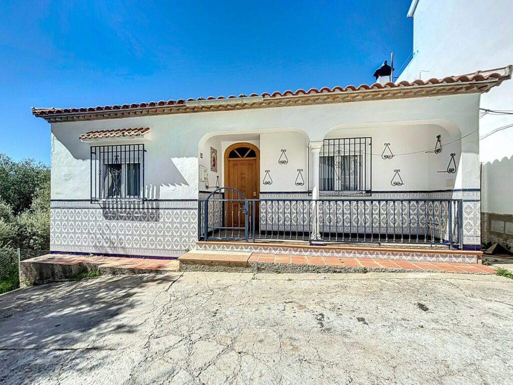 Detached Villa Cómpeta Málaga - image 5
