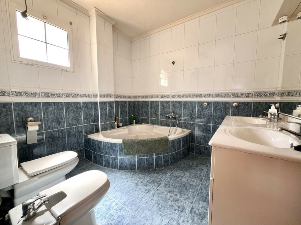Detached Villa La Zenia Alicante - image 5