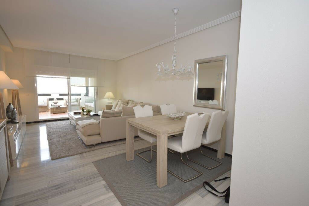 Middle Floor Apartment Puerto Banús Málaga - image 5