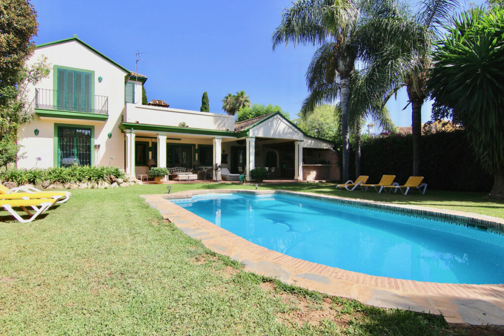 Detached Villa Guadalmina Baja Málaga - image 5