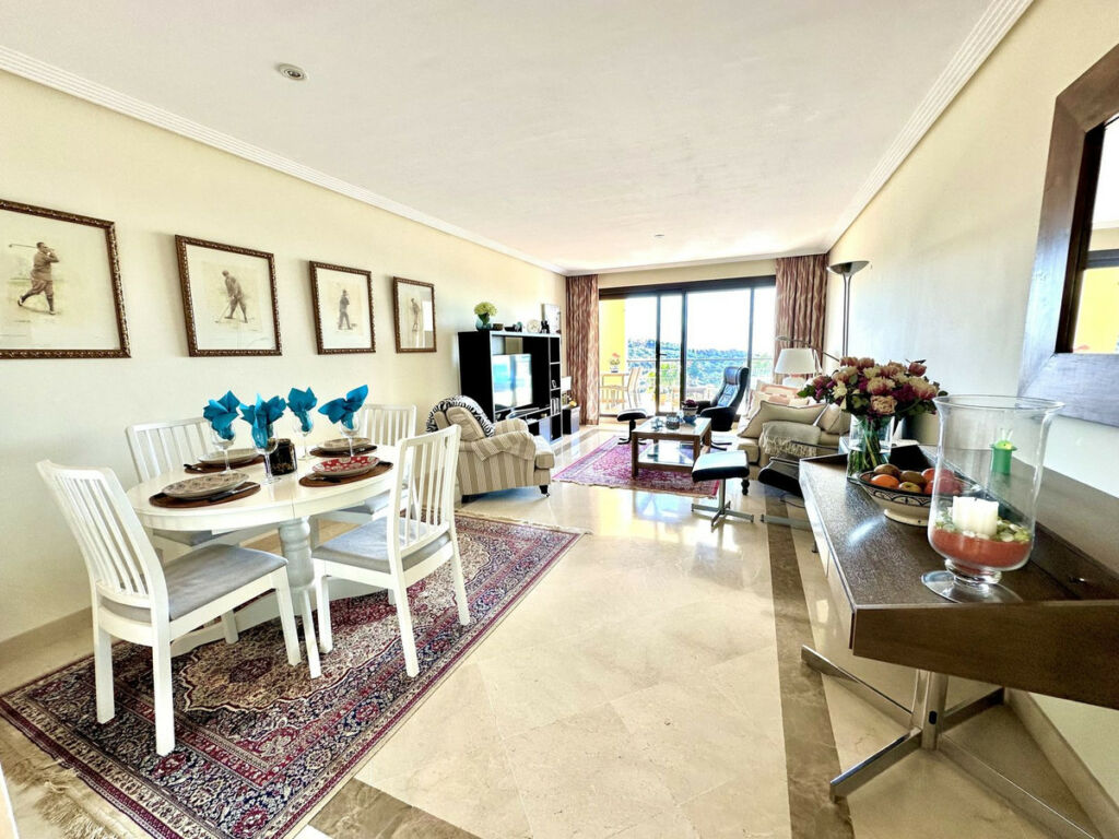 Middle Floor Apartment Los Arqueros Málaga - image 5