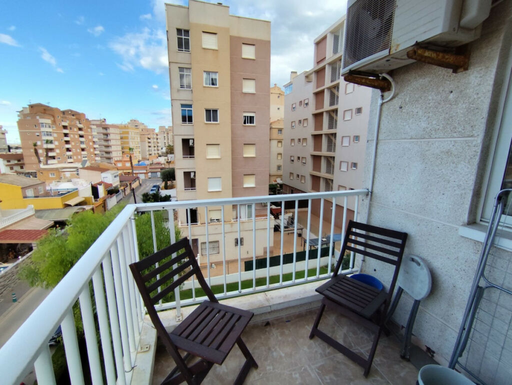 Middle Floor Apartment Torrevieja Alicante - image 5