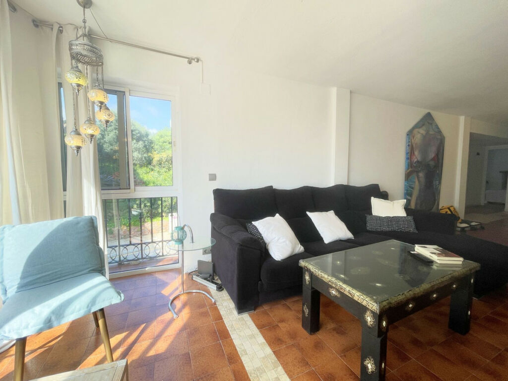 Middle Floor Apartment La Duquesa Málaga - image 2