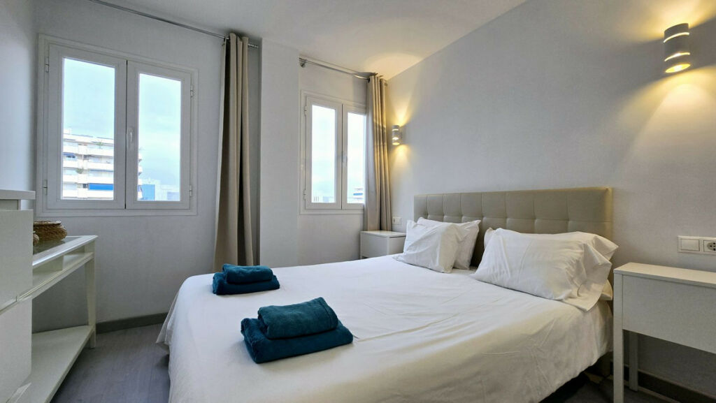 Middle Floor Apartment Puerto Banús Málaga - image 3