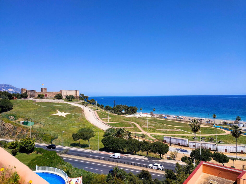 Penthouse Fuengirola Málaga - image 5