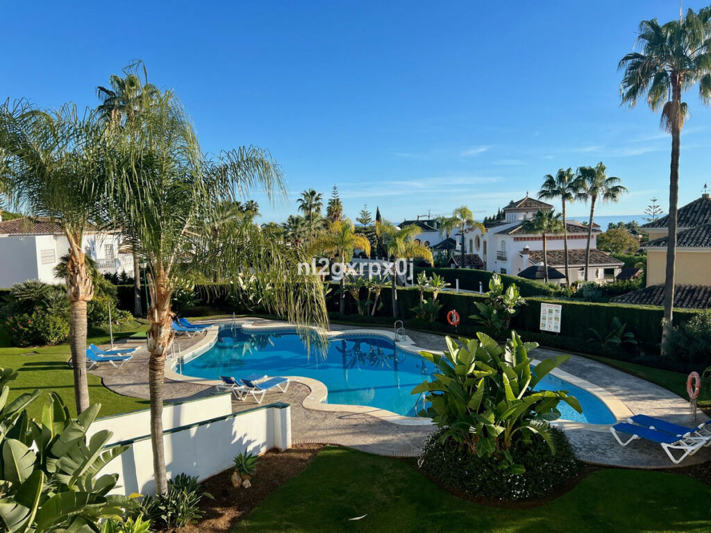 Middle Floor Apartment Bahía de Marbella Málaga - image 5