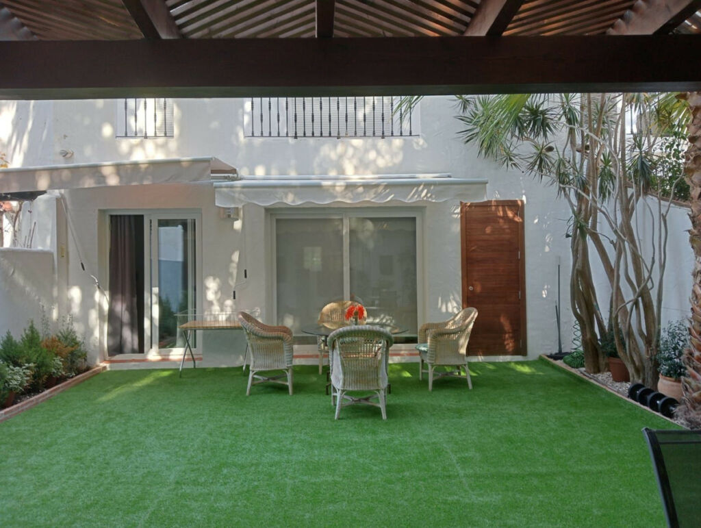 Townhouse Nueva Andalucía Málaga - image 3