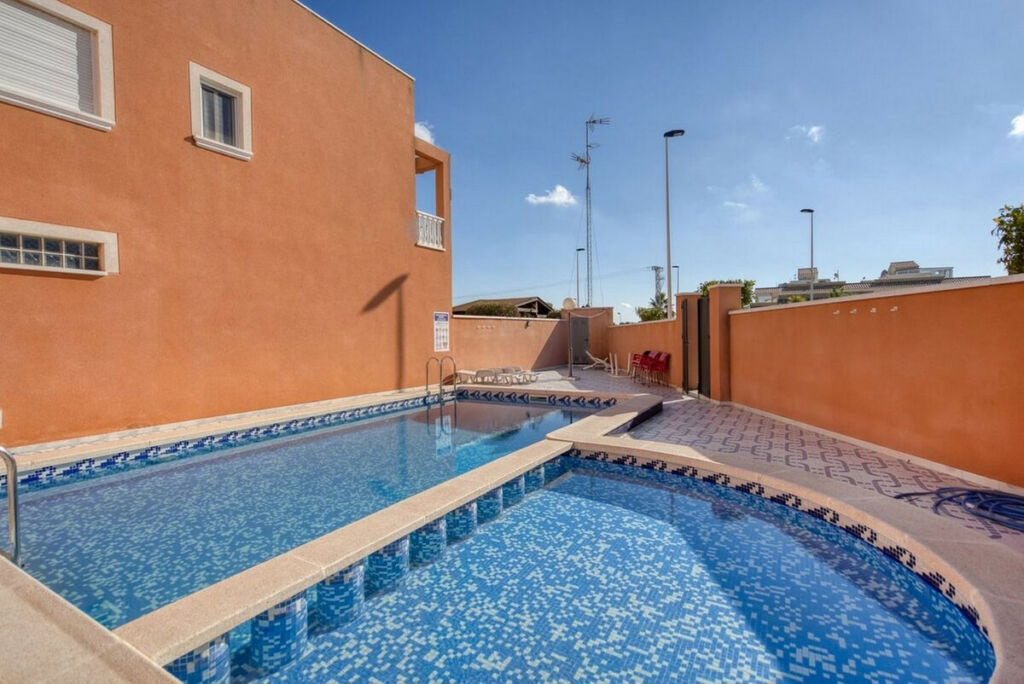 Townhouse Torrevieja Alicante - image 5