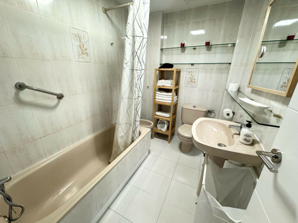 Middle Floor Apartment Los Boliches Málaga - image 5