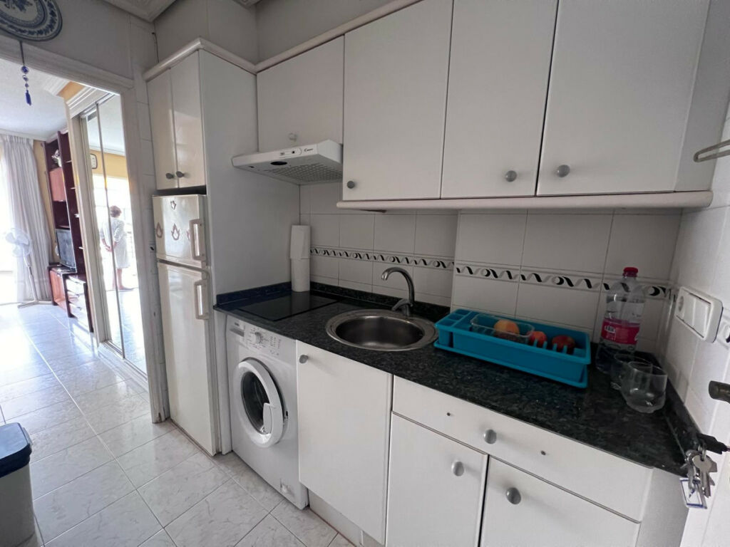 Middle Floor Apartment Benidorm Alicante - image 5