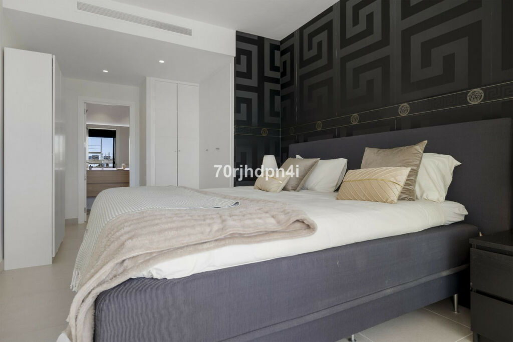 Middle Floor Apartment Estepona Málaga - image 5