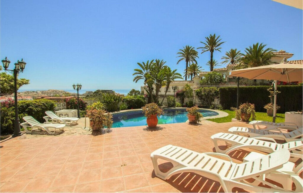 Detached Villa Torremuelle Málaga - image 5