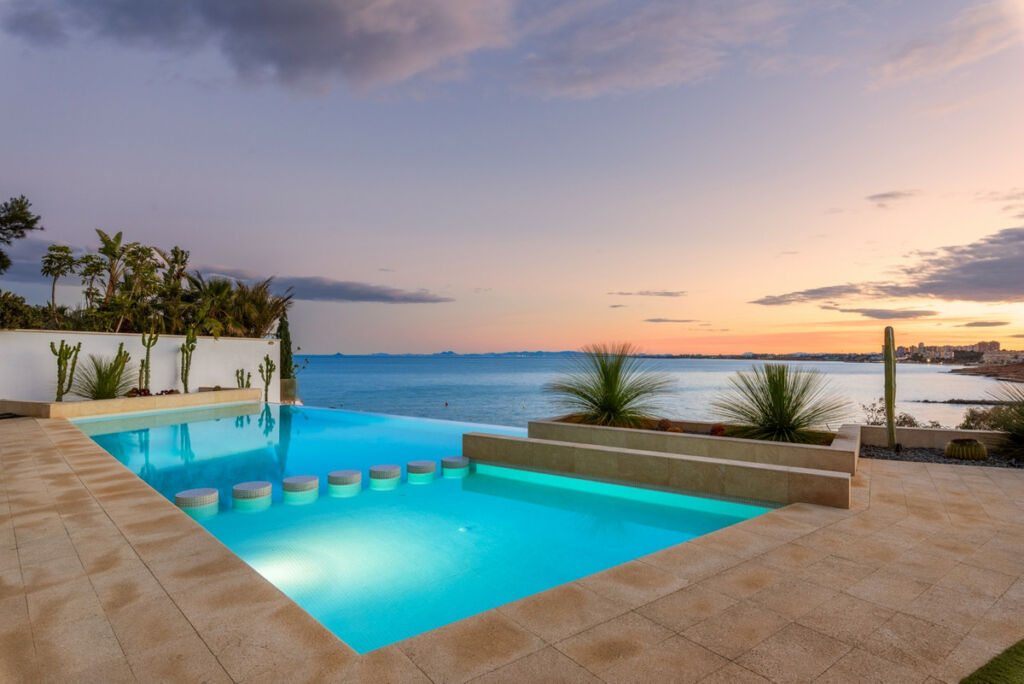 Detached Villa Cabo Roig Alicante - image 9