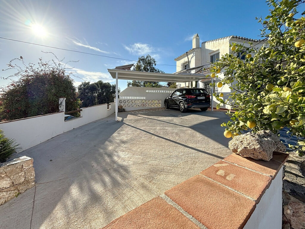 Detached Villa Almayate Málaga - image 5