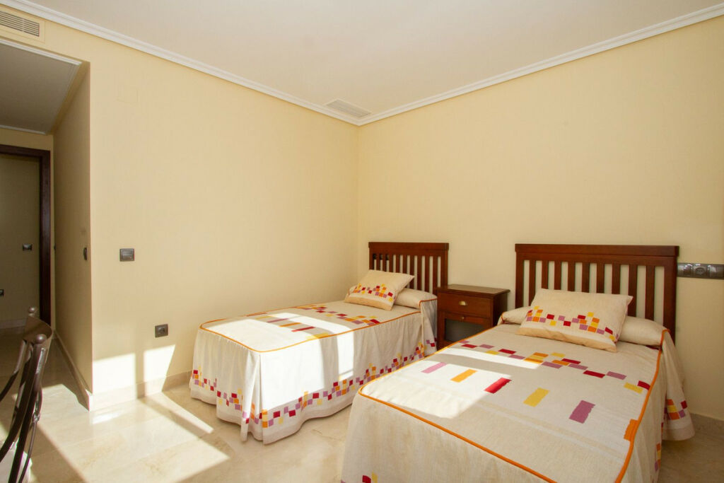 Middle Floor Apartment La Mairena Málaga - image 14