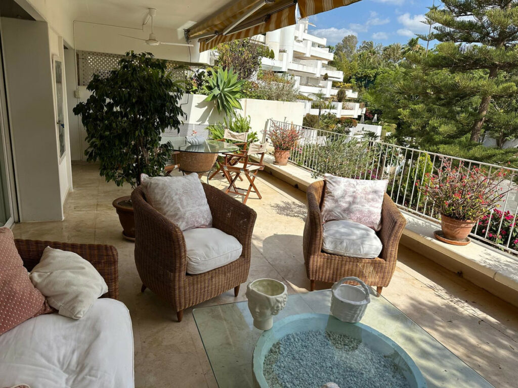 Middle Floor Apartment The Golden Mile Málaga - image 5