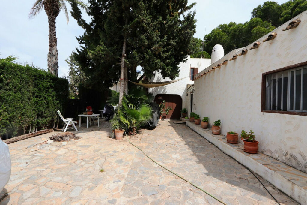 Detached Villa Cabo Roig Alicante - image 5