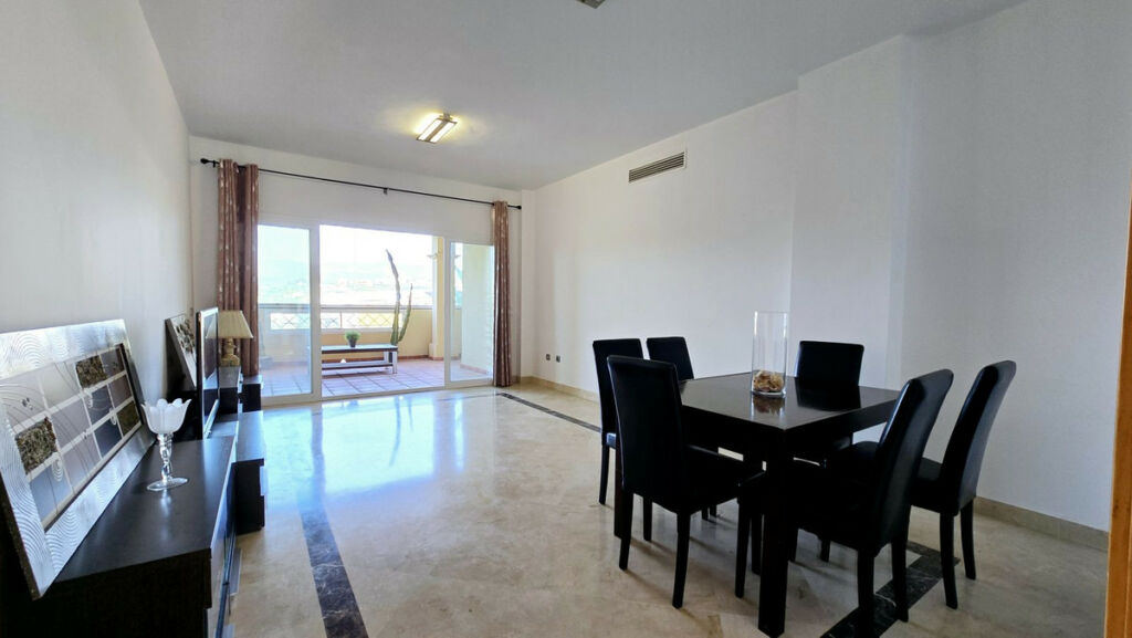Middle Floor Apartment Estepona Málaga - image 5