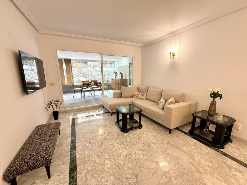 Middle Floor Apartment Puerto Banús Málaga - image 5