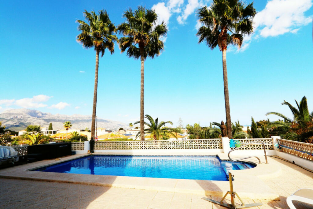 Detached Villa La Nucia Alicante - image 5