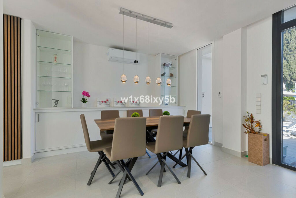 Detached Villa San Pedro de Alcántara Málaga - image 5