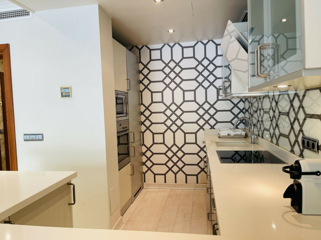 Ground Floor Apartment Puerto Banús Málaga - image 5