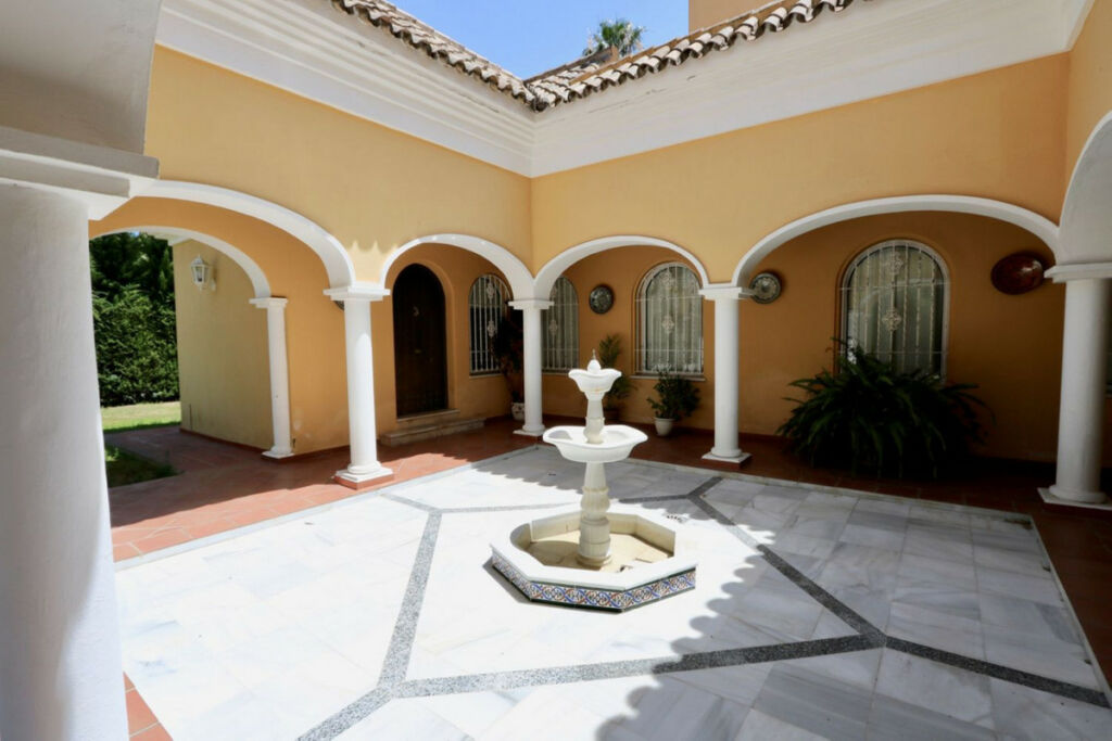 Detached Villa Sotogrande Costa Cádiz - image 5