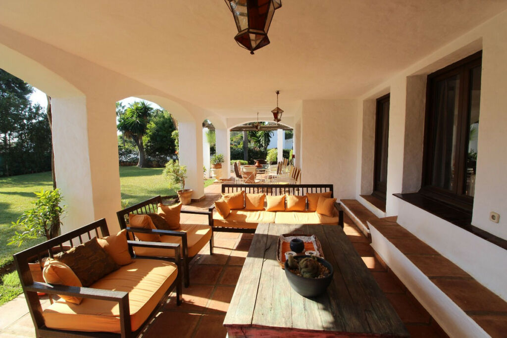 Detached Villa New Golden Mile Málaga - image 5