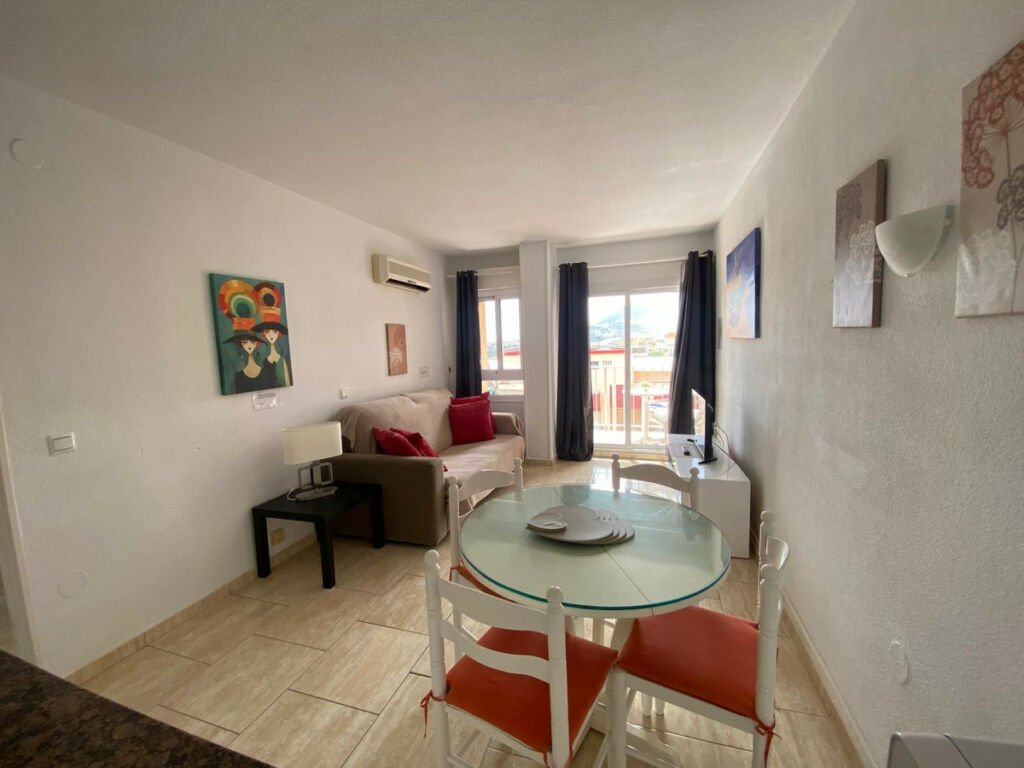Middle Floor Apartment Benalmadena Málaga - image 5