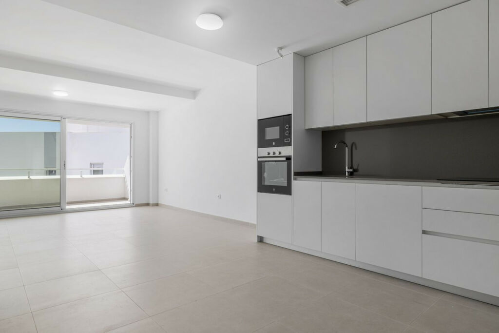 Middle Floor Apartment Cancelada Málaga - image 5