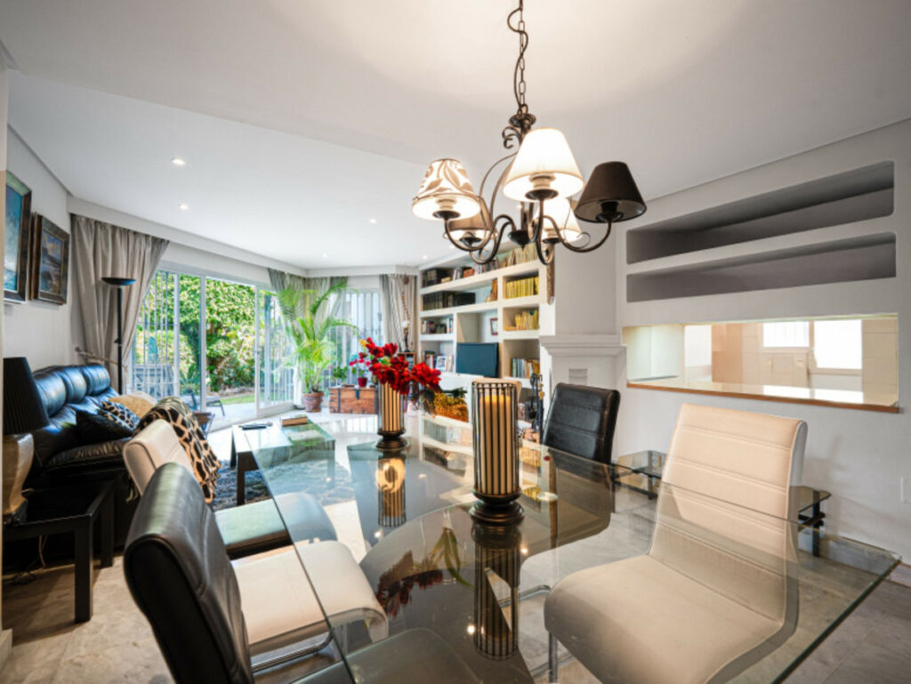 Townhouse Sierra Blanca Málaga - image 5