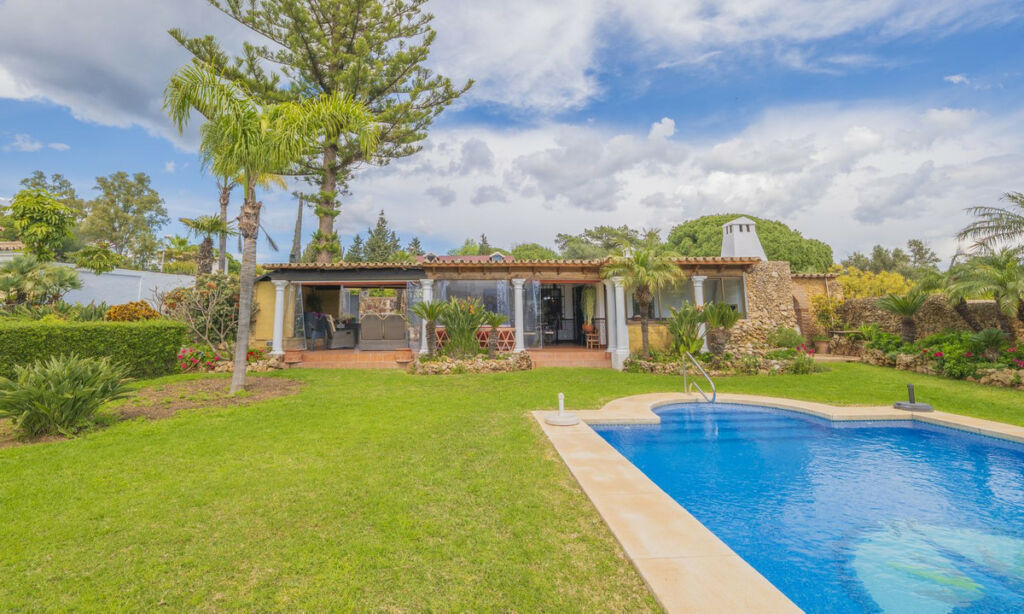 Detached Villa Las Chapas Málaga - image 5