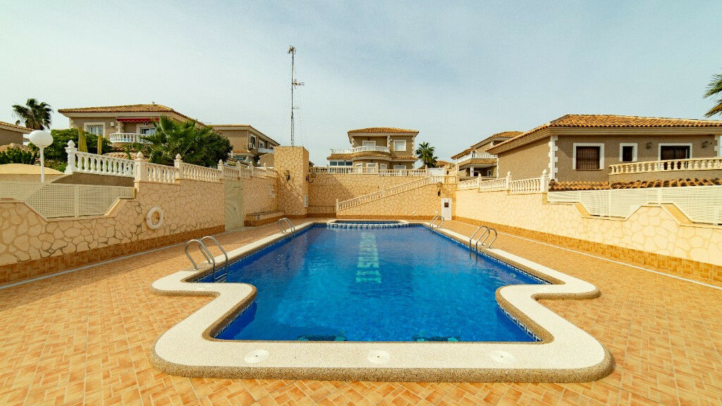 Detached Villa Los Altos Alicante - image 5