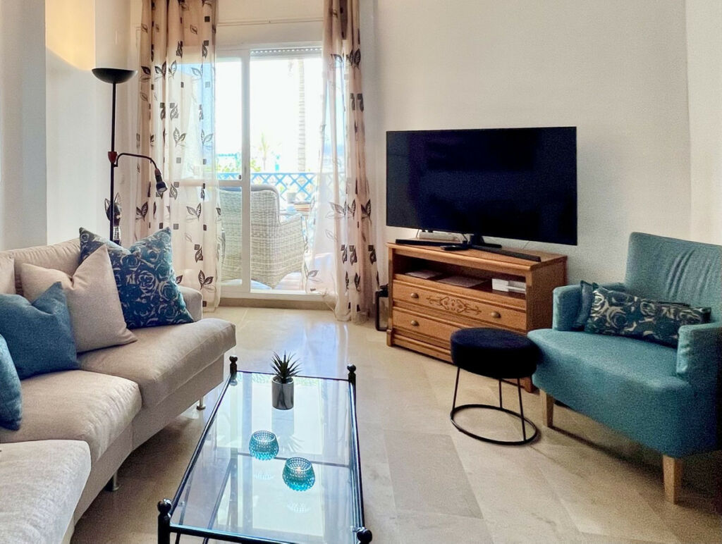 Middle Floor Apartment Estepona Málaga - image 9