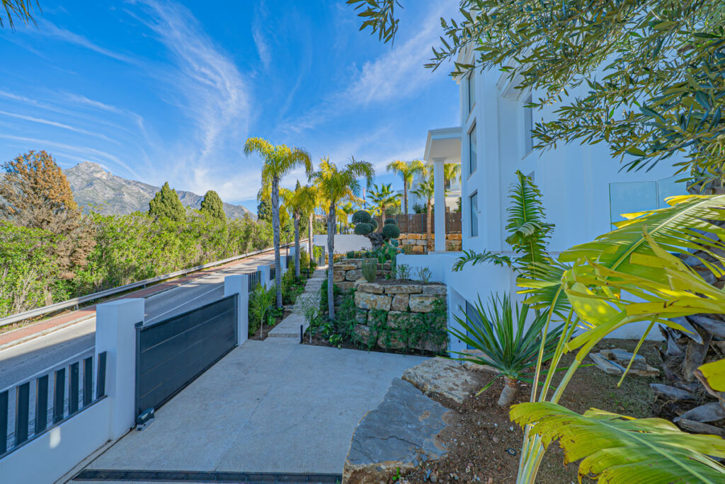 Detached Villa The Golden Mile Málaga - image 51
