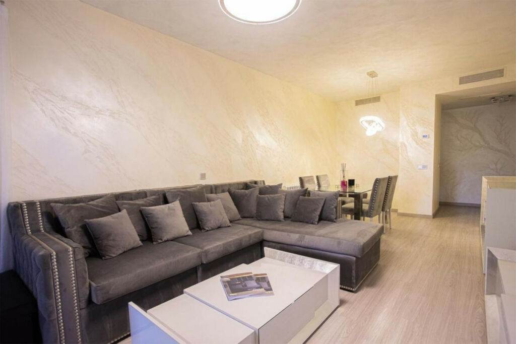 Middle Floor Apartment Los Flamingos Málaga - image 6