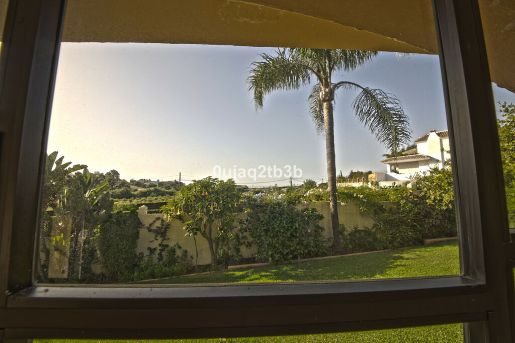 Detached Villa New Golden Mile Málaga - image 6